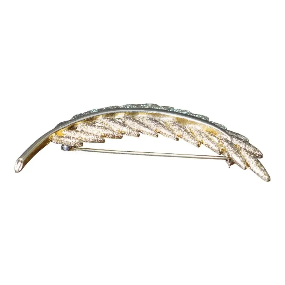 Vintage Signed MONET GOLD TONE Beautiful LEAF Brooch Pin 3”
